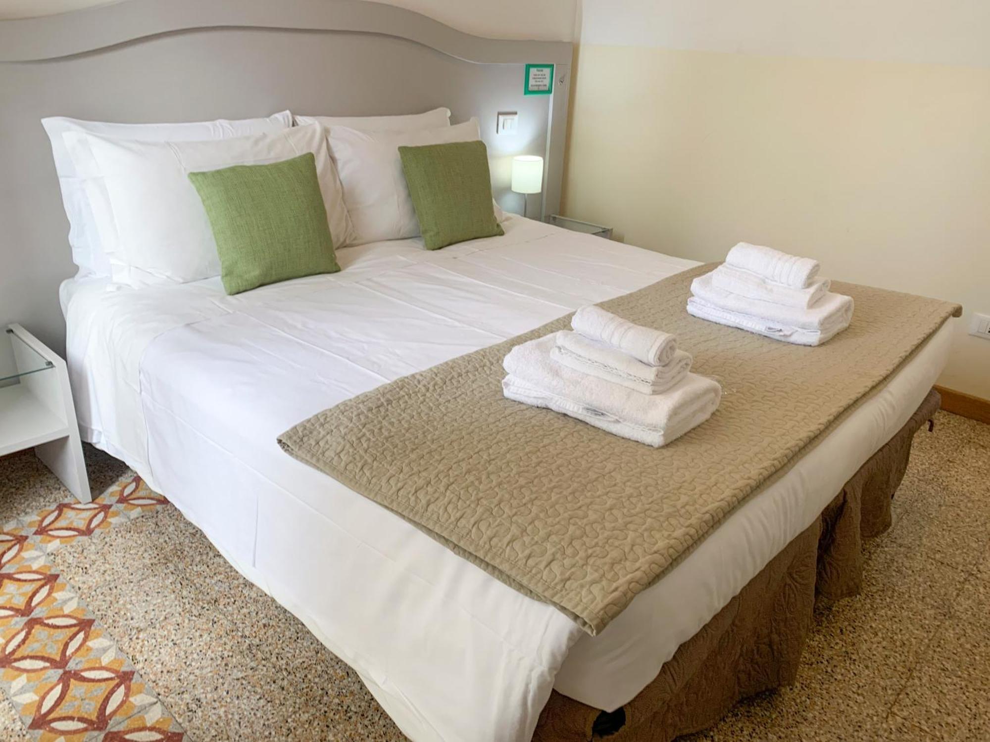 Bed & Breakfast Biancoreroma 2*