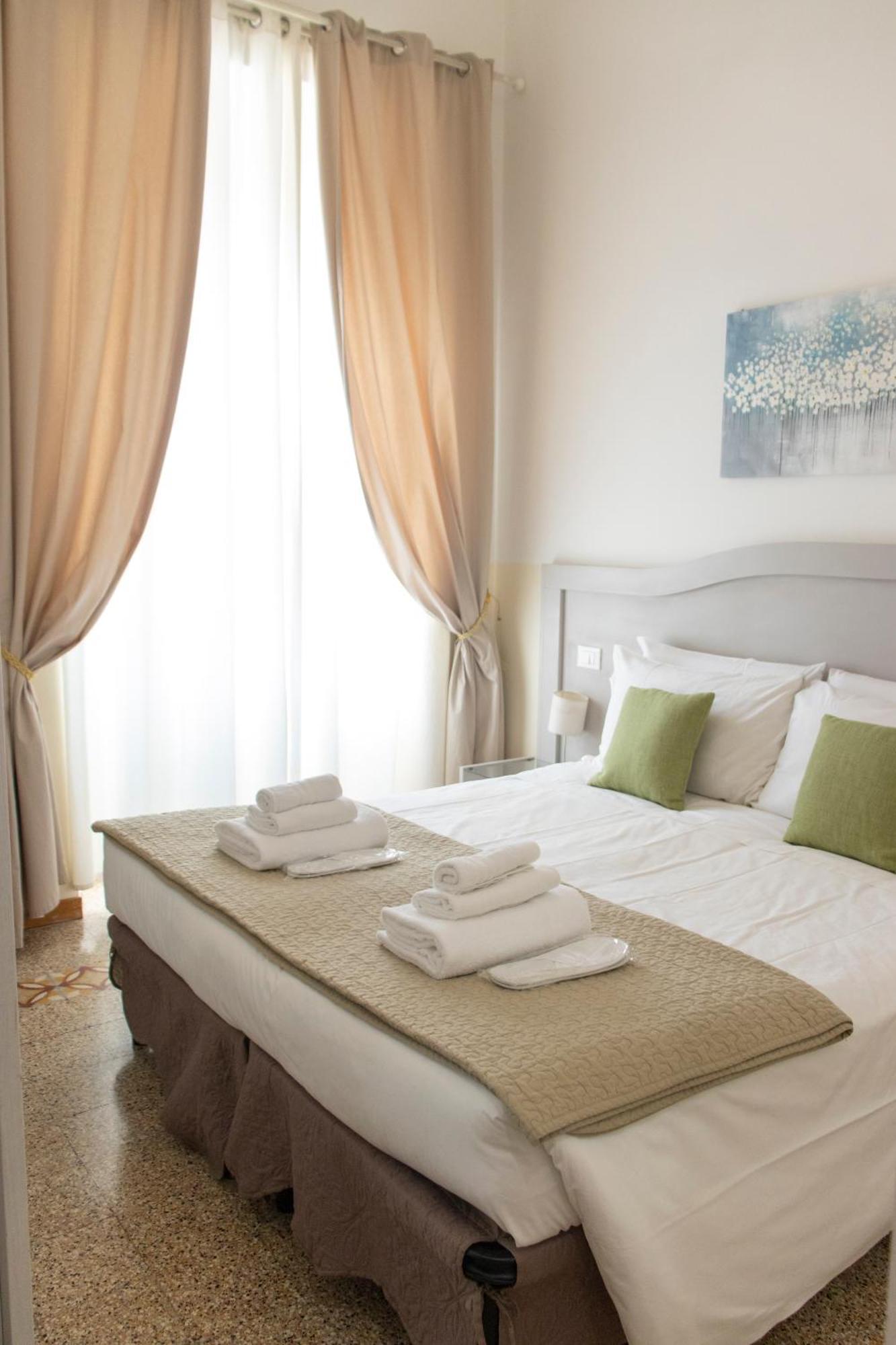 Biancorèroma Bed & Breakfast 2*